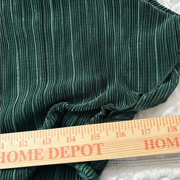 Onia Plisse Forrest Green Ribbed Flutter Sleeve Crop Blouse with Open Back. - Picture 13 of 16